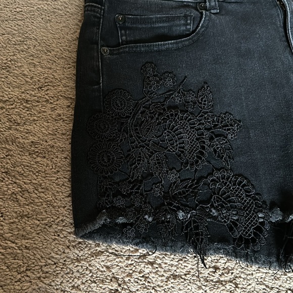 Hi-rise Shortie shorts in black - Picture 2 of 6